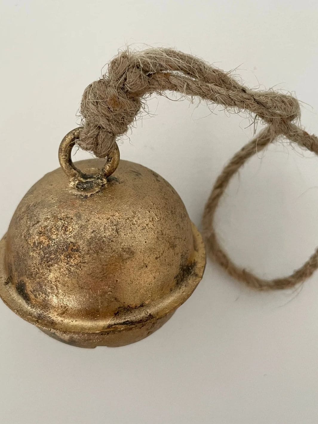 2 1/2" Cross-Cut Sleigh Jingle Brass Finish Bell Jute Hanger - Image 2