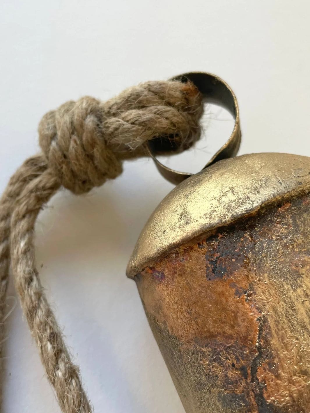 6 1/2" Tin Brass Finish Bell w/ Wood Striker Jute Hanger - Image 3