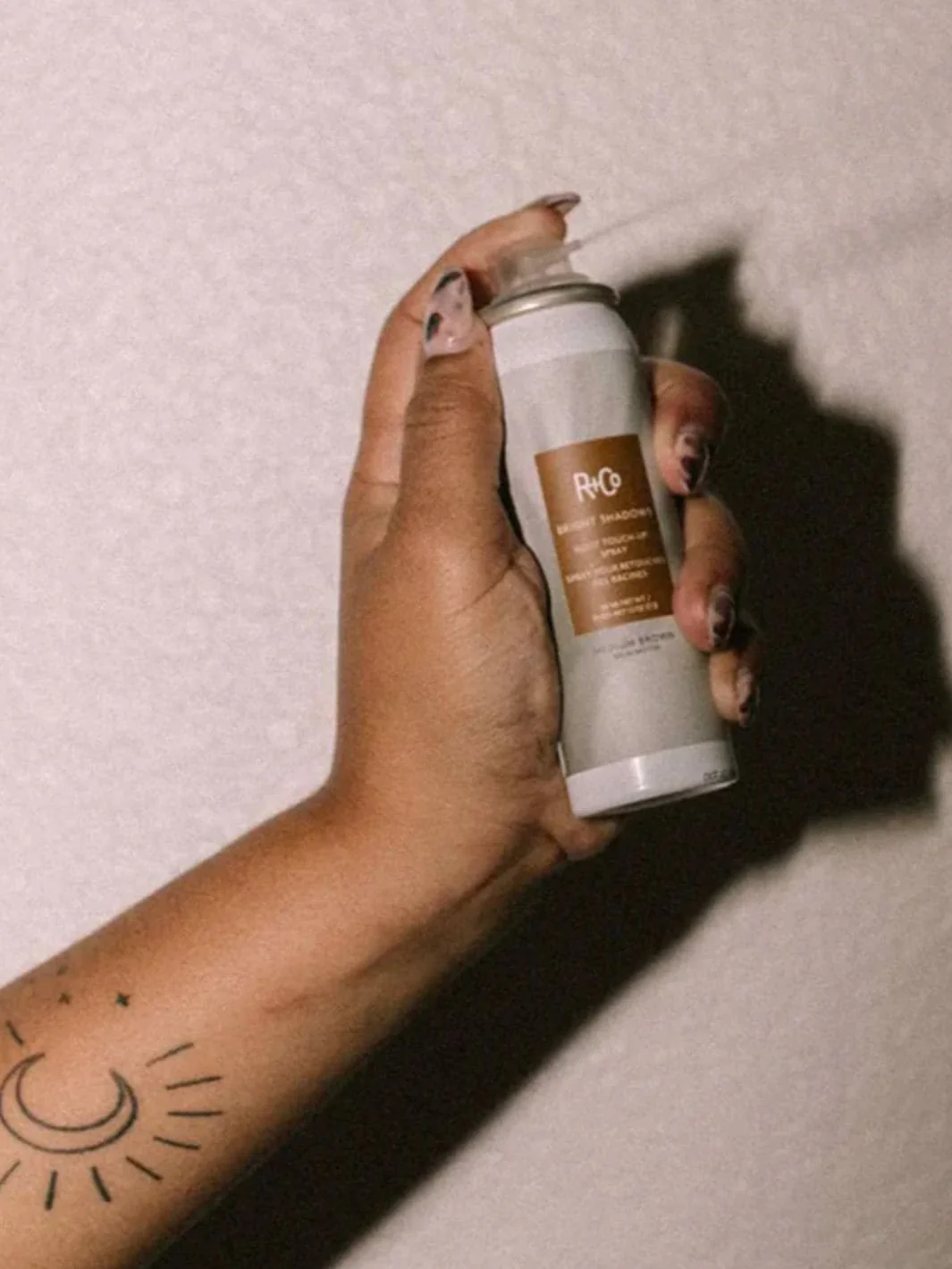 BRIGHT SHADOWS Root Touch Up Spray - Dark Brown - Image 2