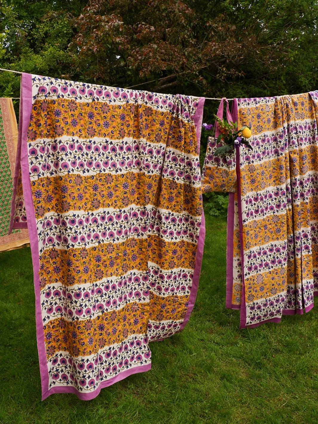 Camilla Single Throw in Tote Bag - Image 3