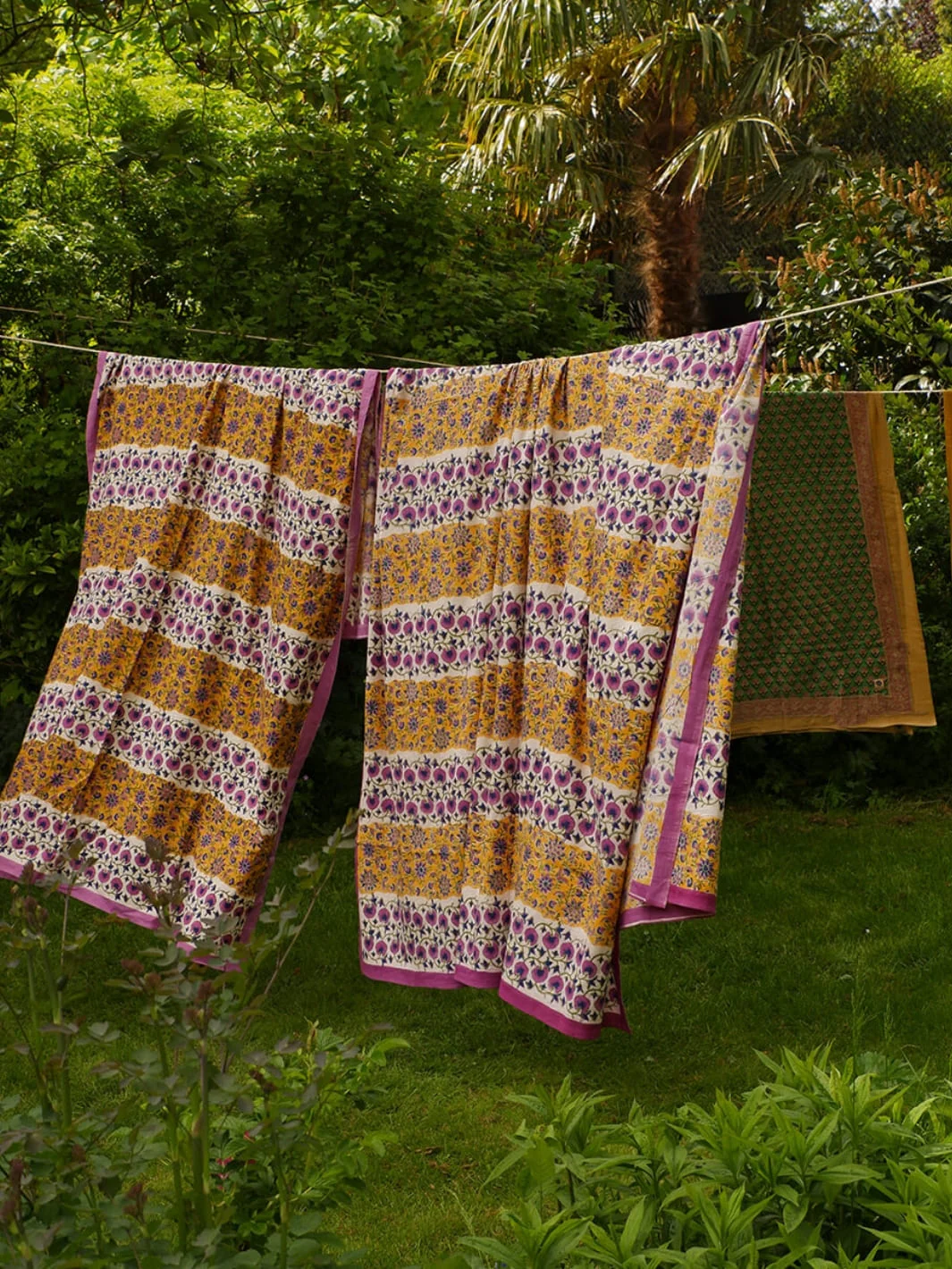 Camilla Single Throw in Tote Bag - Image 4