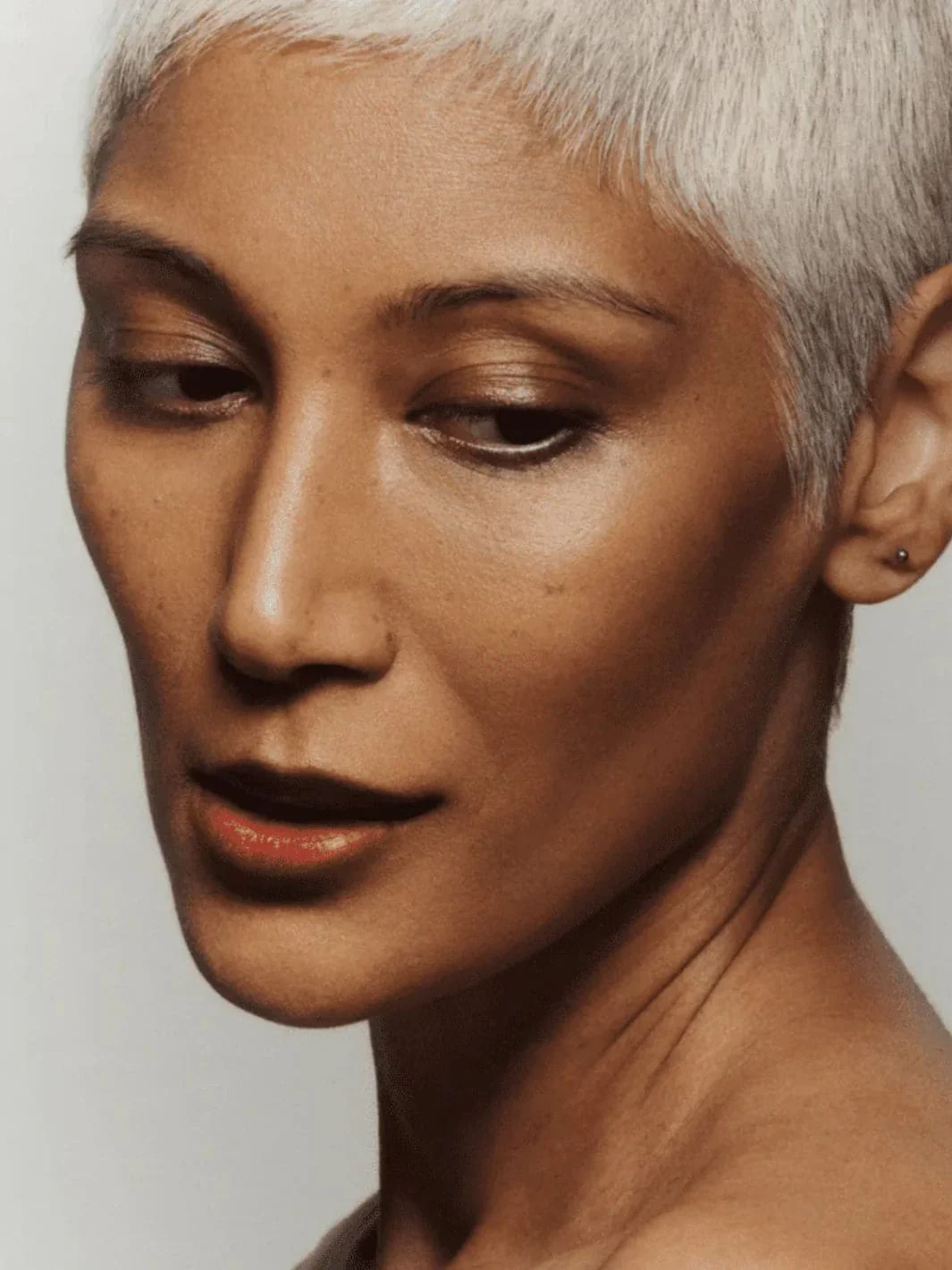 Cream Highlight Stick - Image 4