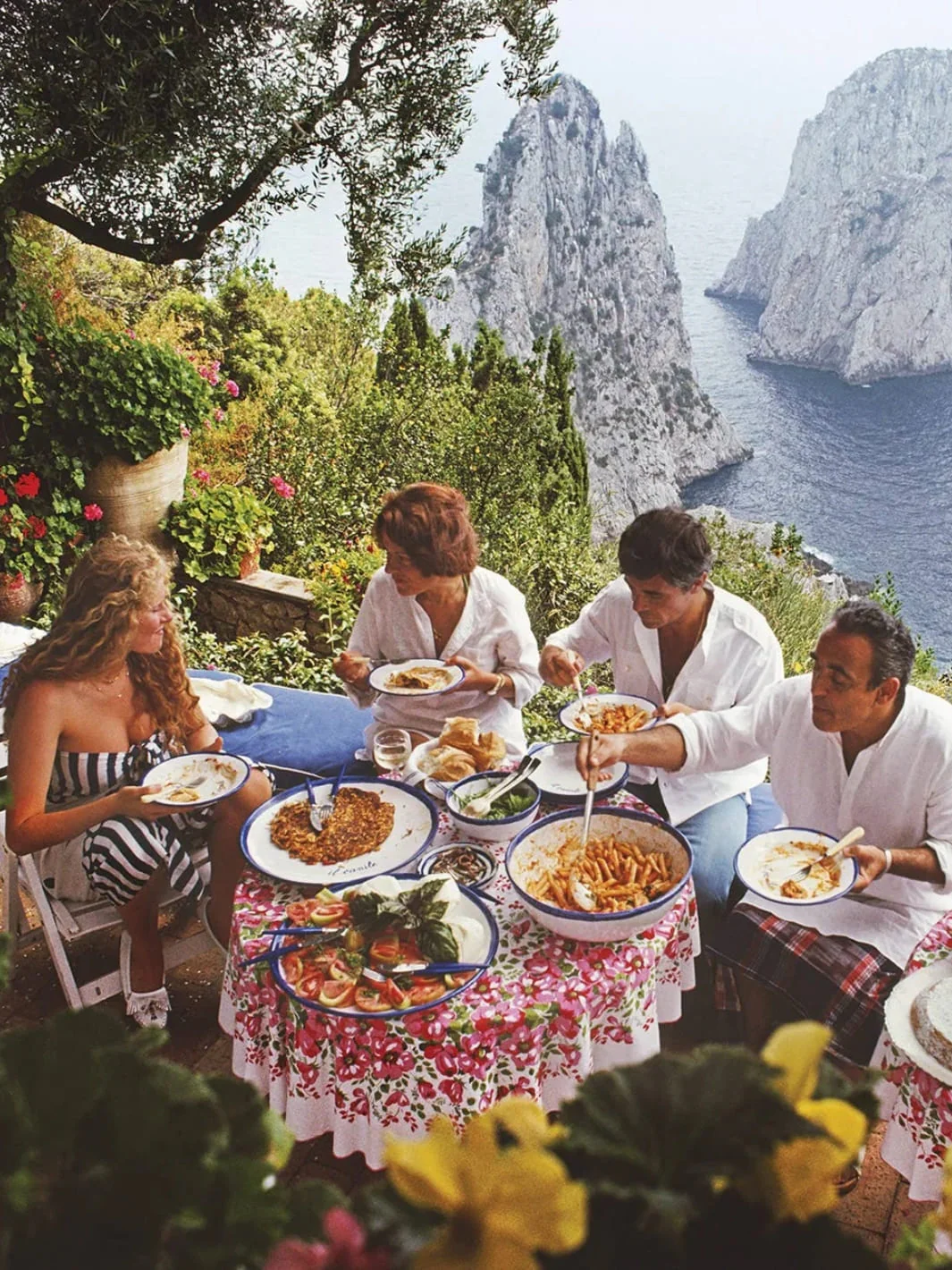 Dining Al Fresco On Capri - 1000 Piece Puzzle - Image 3