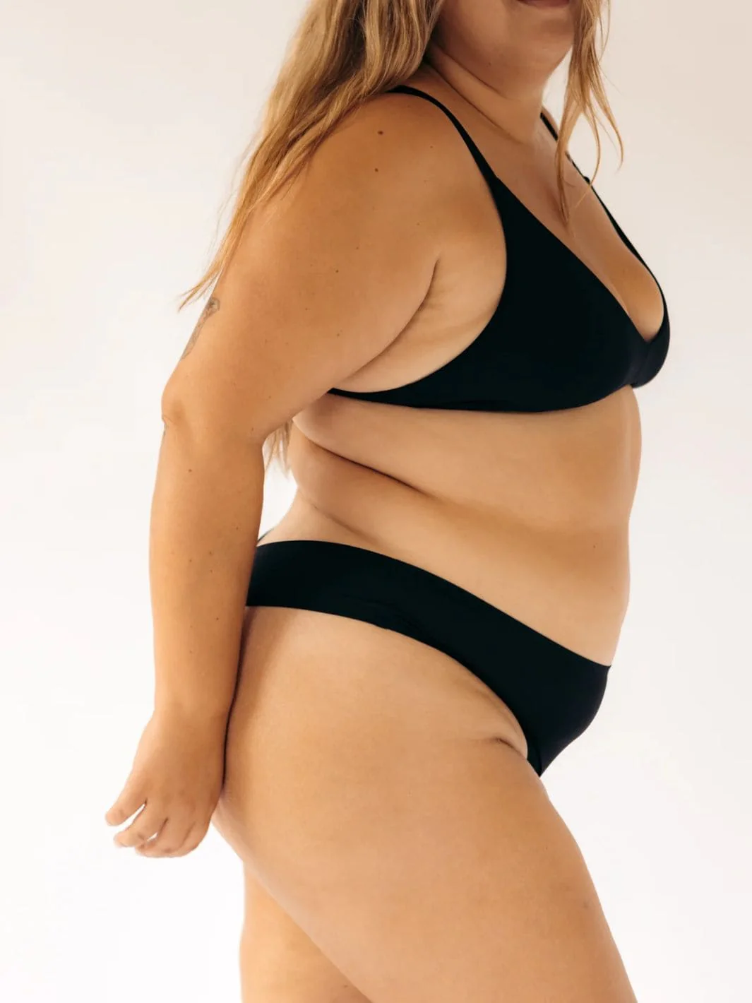 Seamless Low-Mid Rise Thong - Black - Image 7