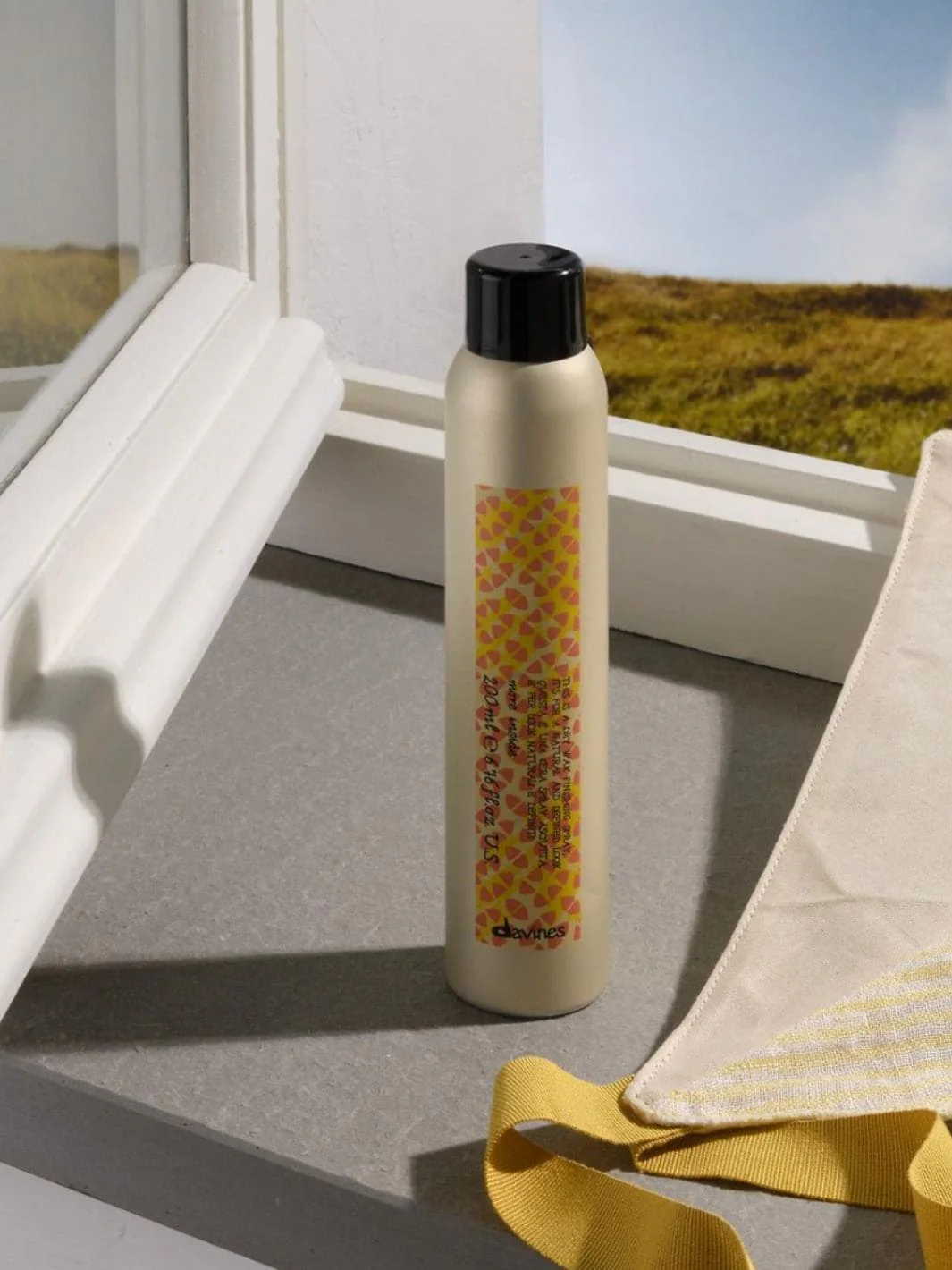 This is a Dry Wax Finishing Spray - Image 2